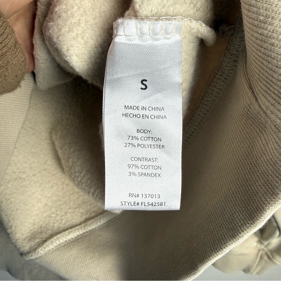 Wildfox x Coca-Cola Polar Bear Sweatshirt Beige Graphic Pullover Size Small - Picture 8 of 9